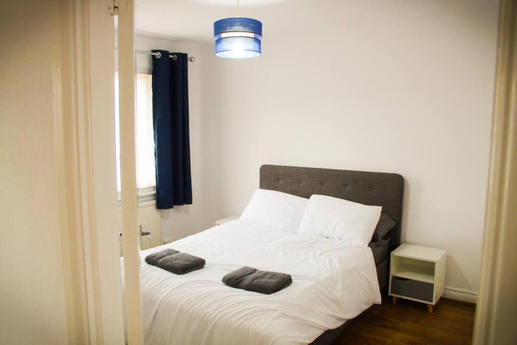 House In Colnbrook Near Windsor & Heathrow Villa Ngoại thất bức ảnh